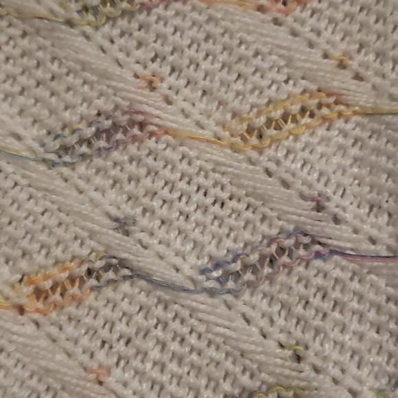 Light weight sweater tank top - Picture 3 of 4